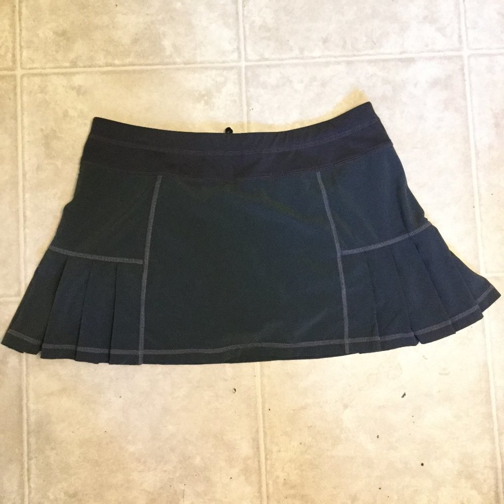Athleta  Skorts gray in color size small great for any sport golf pickleball